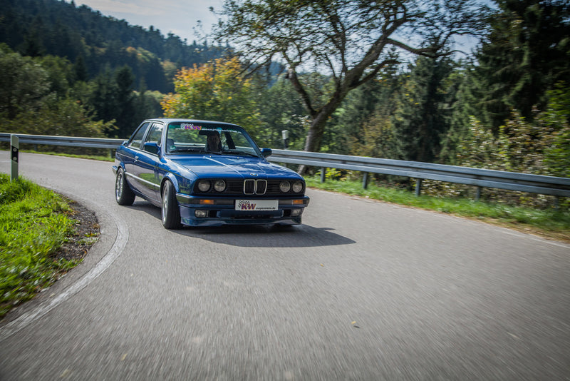 BMW 3er E30 med KW-undervogn