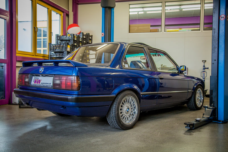 BMW 3er E30 med KW-undervogn