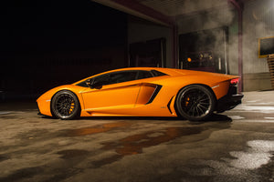 Lamborghini Aventador Coupé med KW-undervogn