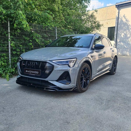 Maxton Front Splitter i sort til Audi e-Tron S-Line, designet til forbedret aerodynamik og sporty udseende.