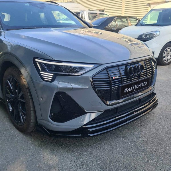 Maxton Front Splitter i sort til Audi e-Tron S-Line, designet til forbedret aerodynamik og sporty udseende.