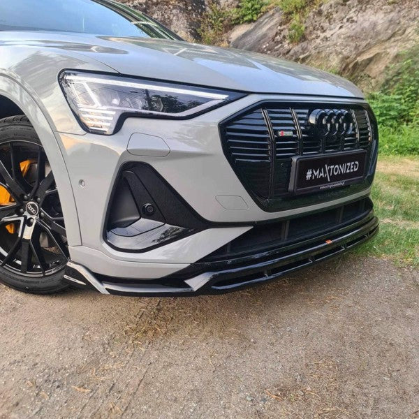 Maxton Front Splitter i sort til Audi e-Tron S-Line, designet til forbedret aerodynamik og sporty udseende.