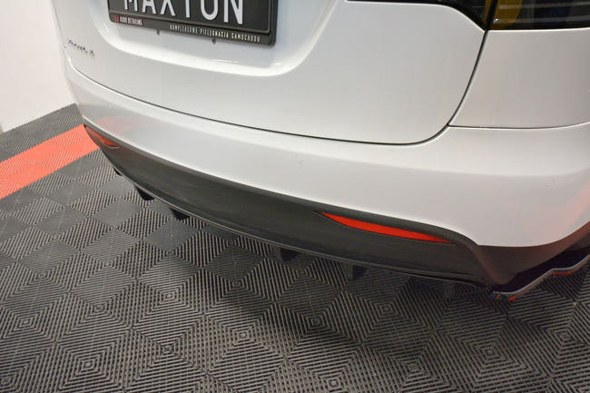 Maxton Rear Valance Tesla Model X - Gloss Black