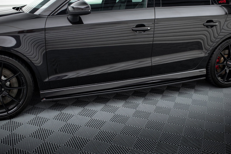 Maxton sideskørter til Audi RS3 Sedan 8V Facelift – blank sort – billede 1 af 3