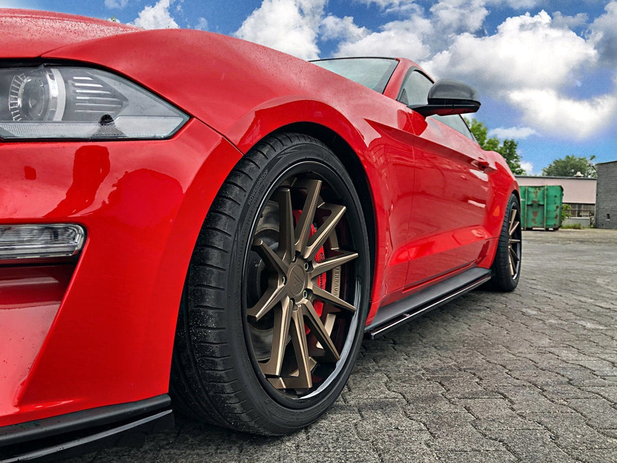 Maxton sideskørter til Ford Mustang Mk. 6 Facelift – blank sort – billede 1 af 4