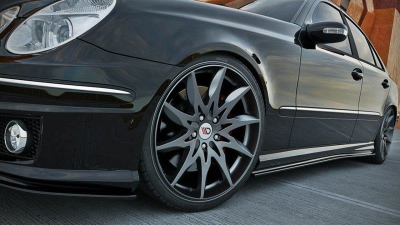 Maxton sideskørter til Mercedes E-CLASS W211 AMG – blank sort – billede 1 af 3