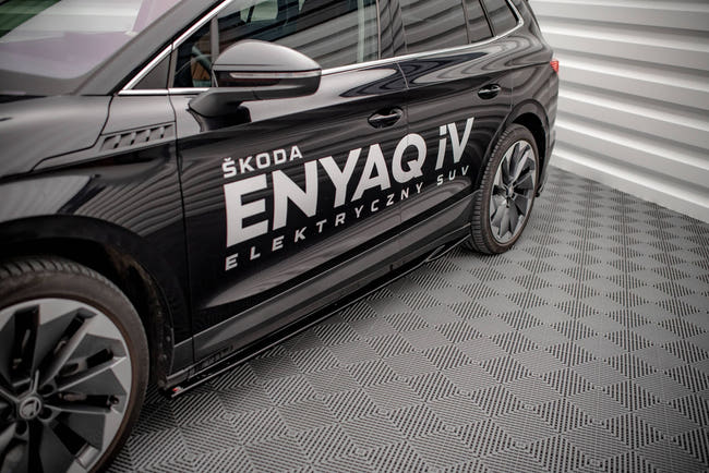 Maxton sideskørter til Skoda Enyaq iV – blank sort – billede 1 af 6