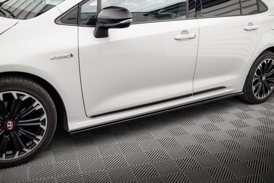 Maxton sideskørter til Toyota Corolla Mk12 Sedan – blank sort – billede 1 af 4