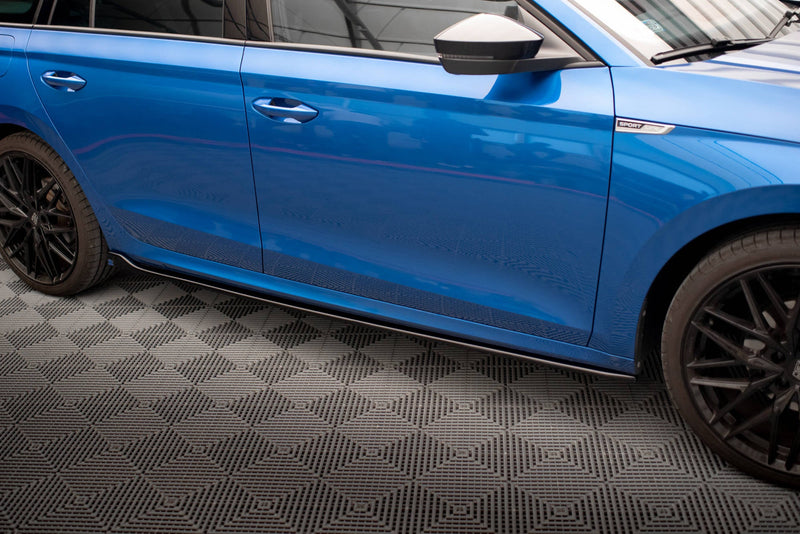 Maxton sideskørter til Skoda Octavia Mk4 – blank sort – billede 2 af 6