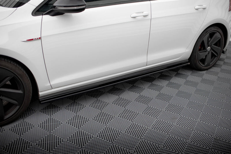 Maxton sideskørter til Volkswagen Golf GTI / GTD Mk7 / Mk7 Facelift (wide) – blank sort – billede 1 af 5