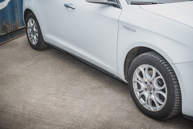 Maxton Side Skirts Diffusers Alfa Romeo Giulietta Facelift - Gloss Black