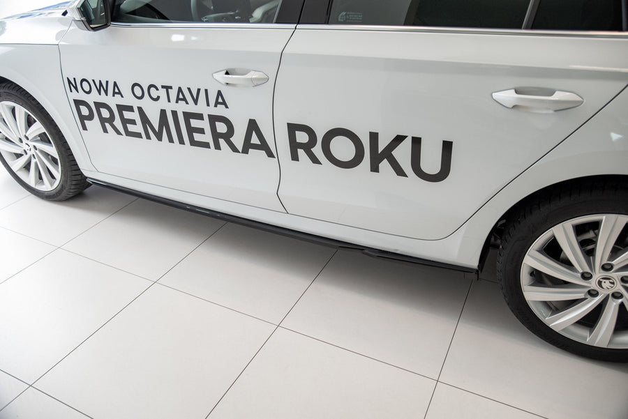 Maxton sideskørter til Skoda Octavia Mk4 – blank sort – billede 1 af 8