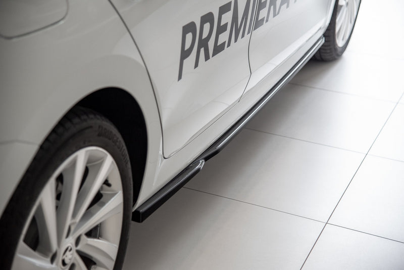 Maxton sideskørter til Skoda Octavia Mk4 – blank sort – billede 3 af 8