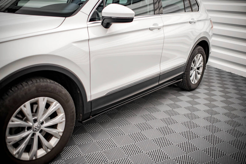 Maxton sideskørter til Volkswagen Tiguan Mk2 – blank sort – billede 1 af 5