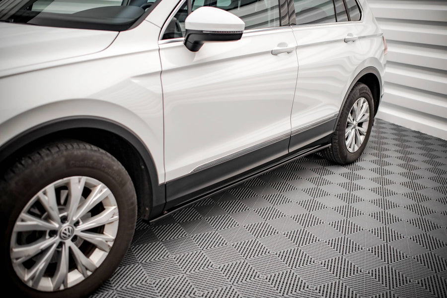 Maxton sideskørter til Volkswagen Tiguan Mk2 – blank sort – billede 1 af 5