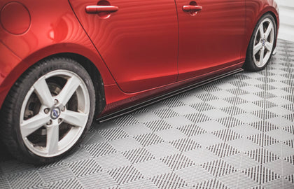 Maxton sideskørter til Volvo V40 – blank sort – billede 1 af 4