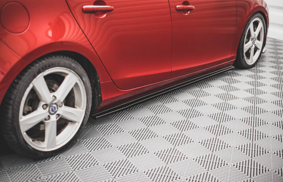 Maxton sideskørter til Volvo V40 – blank sort – billede 1 af 4