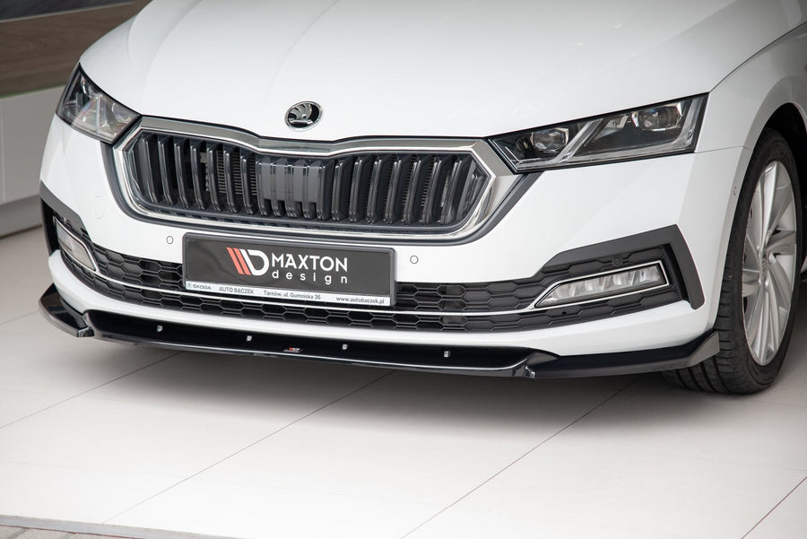 Maxton frontsplitter til Skoda Octavia Mk4 – blank sort – billede 1 af 7