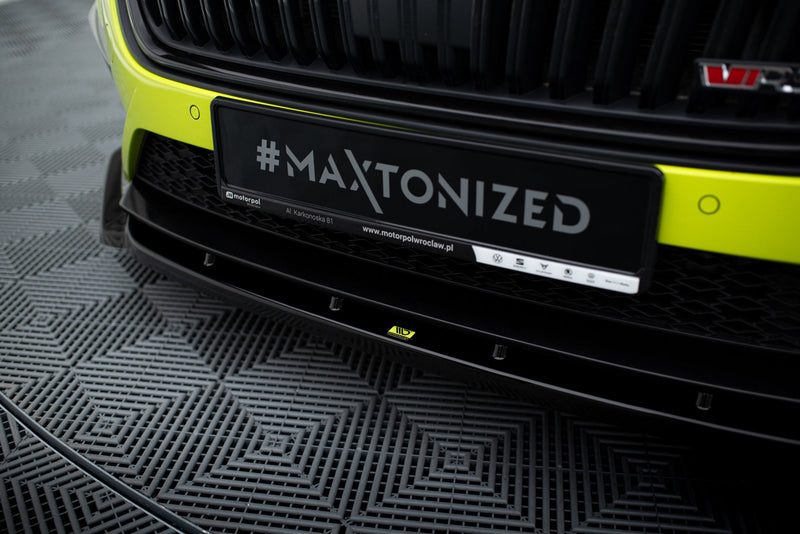 Maxton frontsplitter til Skoda Octavia RS Mk4 – blank sort – billede 3 af 5