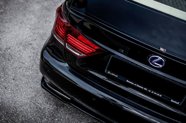 Maxton Central Rear Splitter Lexus Ls Mk4 Facelift - Gloss Black
