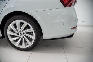 Maxton rear splitter til Skoda Octavia Mk4 – blank sort – billede 2 af 8