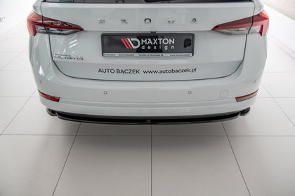 Maxton rear splitter til Skoda Octavia Mk4 – blank sort – billede 1 af 8