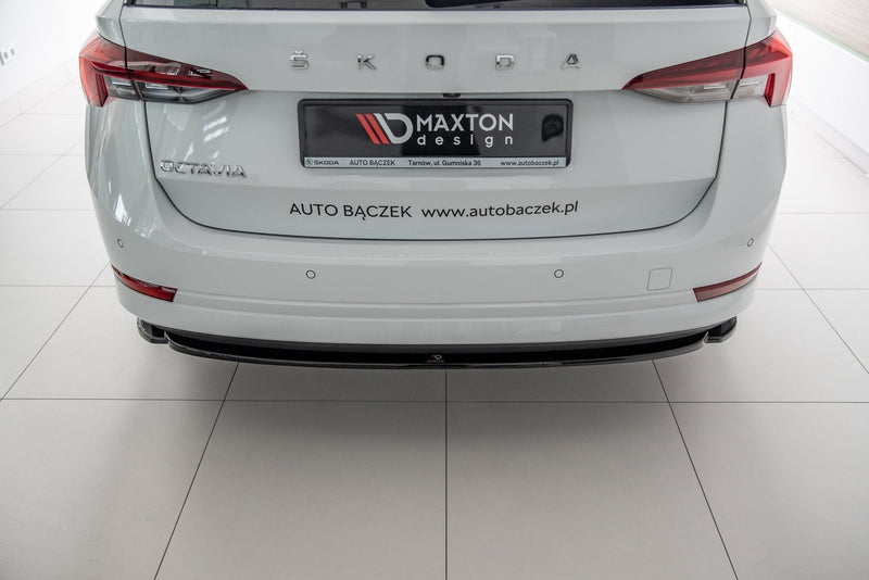 Maxton rear splitter til Skoda Octavia Mk4 – blank sort – billede 1 af 8