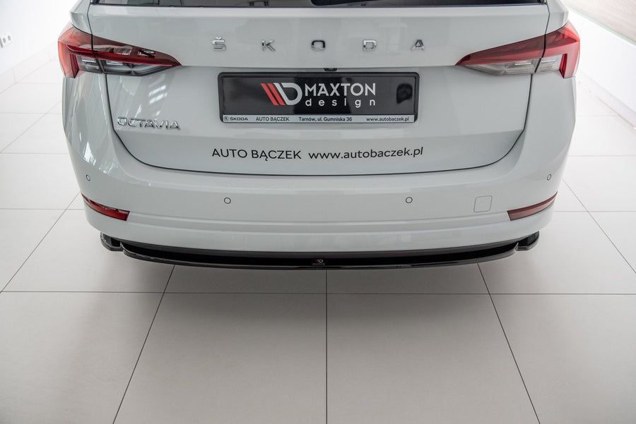 Maxton rear splitter til Skoda Octavia Mk4 – blank sort – billede 1 af 8