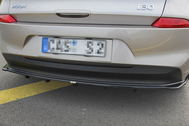 Maxton rear splitter til Hyundai I30 Mk3 Hatchback – blank sort – billede 1 af 4