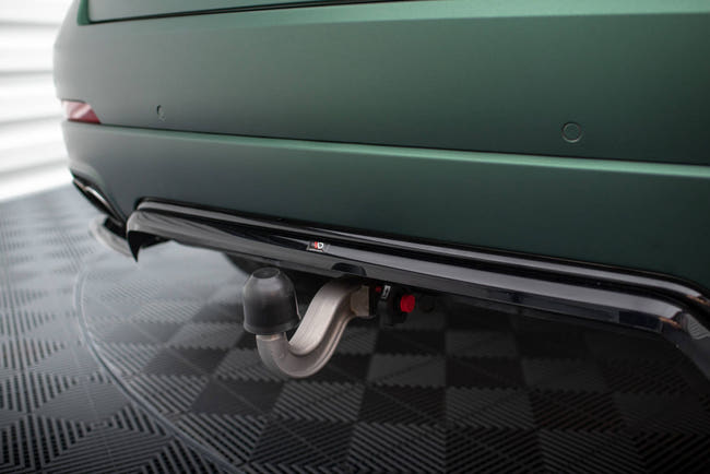 Maxton Central Rear Splitter (With Vertical Bars) Maserati Levante Mk1 - Gloss Black