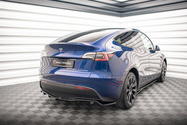 Maxton Central Rear Splitter (With Vertical Bars) Tesla Model Y - Gloss Black