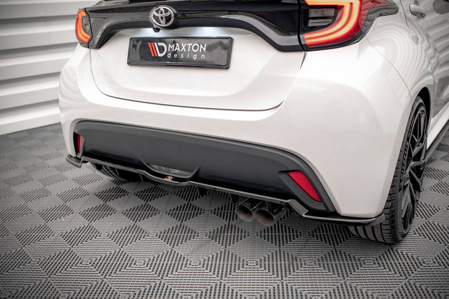 Maxton Central Rear Splitter (With Vertical Bars) V.2 Toyota Yaris Mk4 - Gloss Black