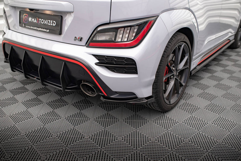 Maxton side splitters til Hyundai Kona Mk1 – blank sort – billede 1 af 6